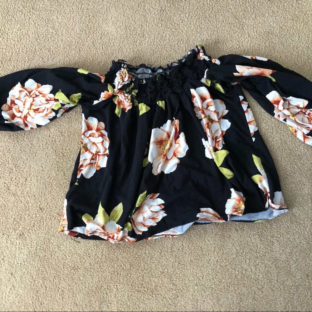 Off shoulder cropped tee